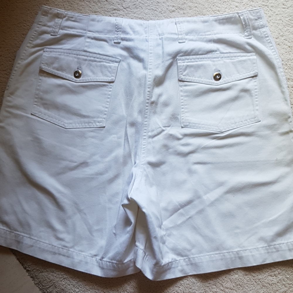 Shorts - Picture 2 of 3